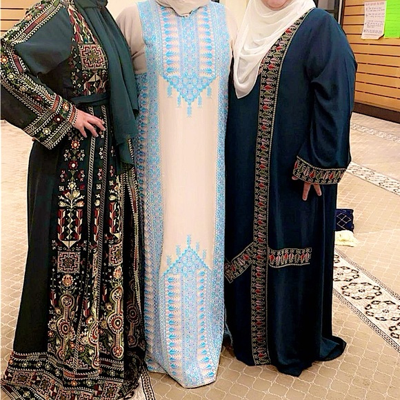 Palestinian Thobe Cream with Light Blue Embroidery - Picture 1 of 3